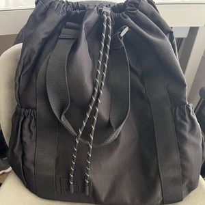 BÉIS Sport Tote in Black Backpack Shoulder Bag Drawstring